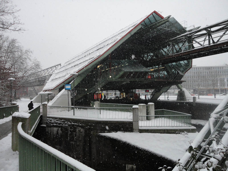 Illustration for article titled Wuppertal Suspended Railway